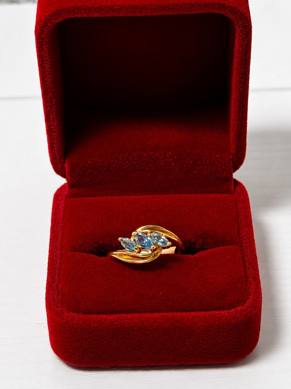 Vintage Deadstock Gold Tone Blue Marquise Crystal Ring Size 6